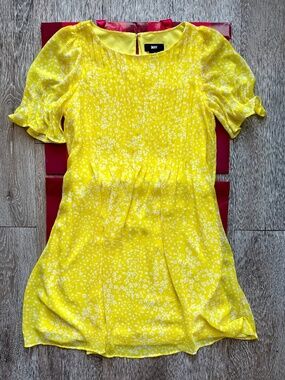 DKNY Women's Short Sleeve Crewneck Pleated Shift Yellow And White Floral Dress